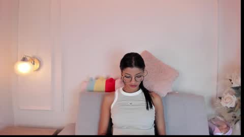Snapshot of lia_girl2 chatting on February 1, 11:21 am Lia online show from February 1, 11:21 am