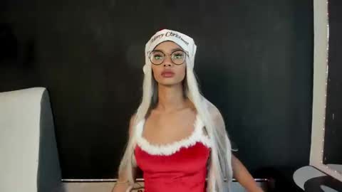 Snapshot of lia_girl2 chatting on December 28, 5:02 am Lia online show from December 28, 5:02 am