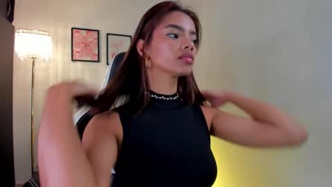 Snapshot of lia_girl2 chatting on October 3, 3:33 am Lia online show from October 3, 3:33 am