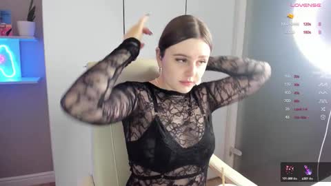 Snapshot of lia_lil chatting on October 10, 6:40 am Lia online show from October 10, 6:40 am
