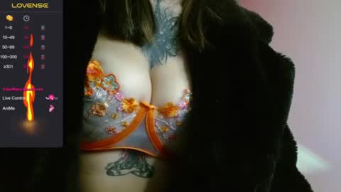 lia spicy   ig online show from July 6, 3:03 pm