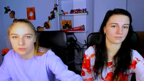 Lia online show from November 3, 1:15 pm