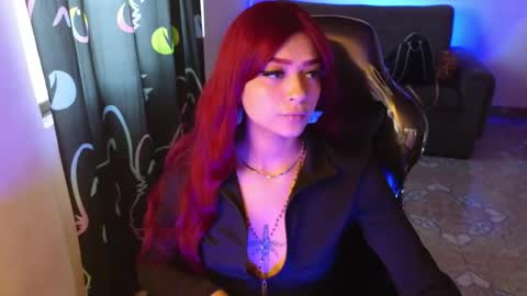 lia_varel online show from May 4, 1:15 pm