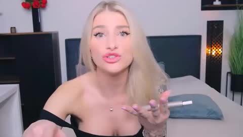 Lia online show from February 24, 2:05 pm