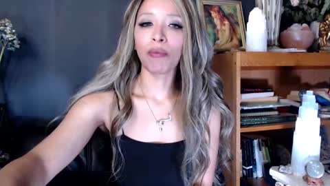 Snapshot of liadivina chatting on December 31, 9:42 am Lia Divina online show from December 31, 9:42 am
