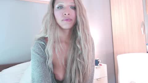 Lia Divina online show from December 1, 3:32 am
