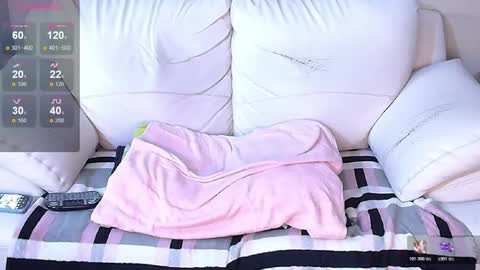 liahill_ online show from November 15, 8:04 am