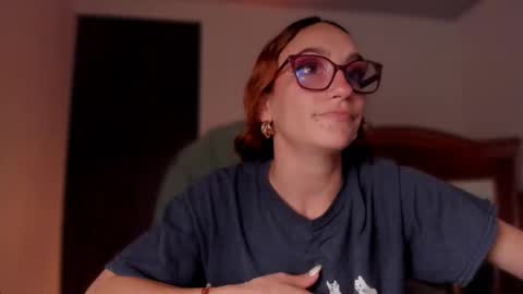 Snapshot of liahilton_ chatting on February 13, 3:14 pm lh6 9c online show from February 13, 3:14 pm