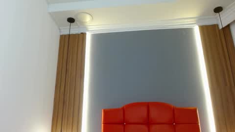 L I A M O N R O E online show from February 4, 12:19 pm