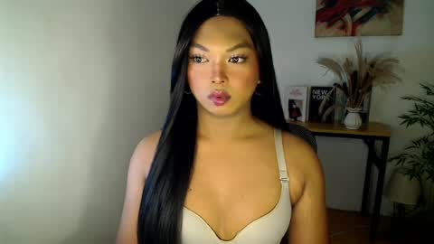 CALL ME LIANNA online show from July 23, 9:01 pm