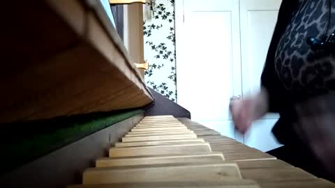 liaorgel online show from February 5, 12:17 pm