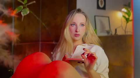  Im online every day except Saturday and Sunday somewhere between 2000 and 0300 UTC3 but its never at the same time  online show from February 12, 6:09 pm