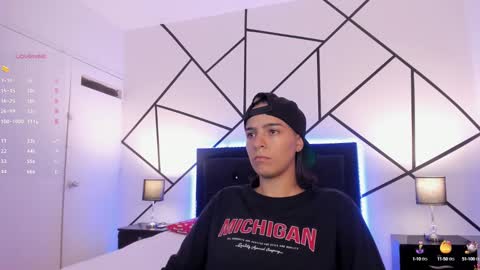 liiam_smith_ online show from February 12, 12:22 pm