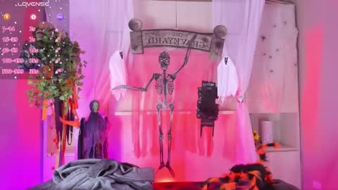         online show from October 31, 12:09 pm