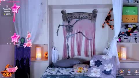         online show from October 25, 11:40 am