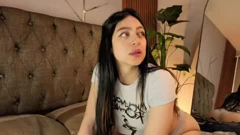 liisa_thompson_ online show from June 18, 3:06 pm