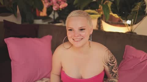 likaaberry online show from October 25, 4:53 am