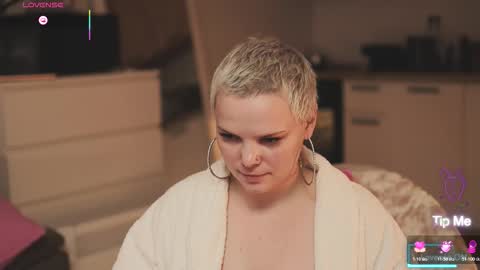 likaaberry online show from November 8, 7:24 am