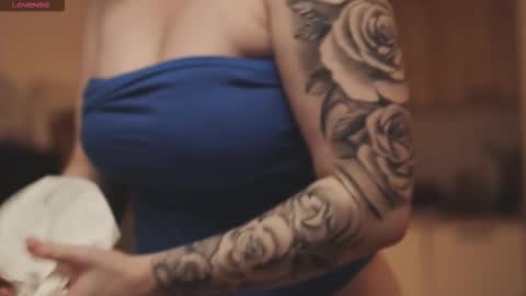 likaaberry online show from November 10, 6:36 pm