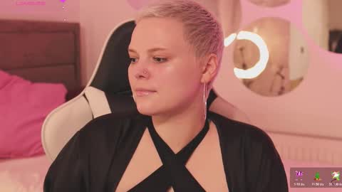 likaaberry online show from February 19, 11:21 am