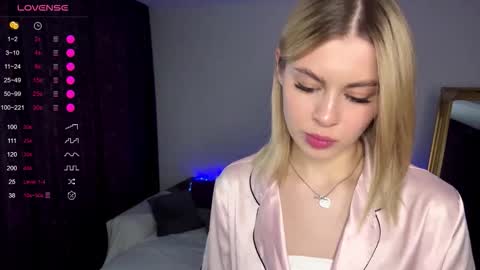 Snapshot of lil_elisa chatting on October 15, 10:40 am Elisa  online show from October 15, 10:40 am