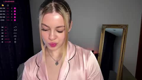 Snapshot of lil_elisa chatting on October 26, 11:16 am Elisa  online show from October 26, 11:16 am