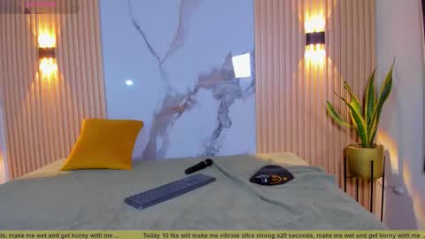 Snapshot of lil_eva2 chatting on October 9, 7:40 pm Lil Eva online show from October 9, 7:40 pm