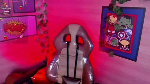 Lila online show from May 6, 12:31 pm