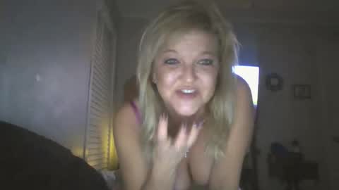 lilblonde412 online show from November 23, 6:38 am