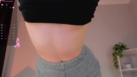Snapshot of lili__roze_ chatting on January 15, 9:51 pm lili__roze_ online show from January 15, 9:51 pm