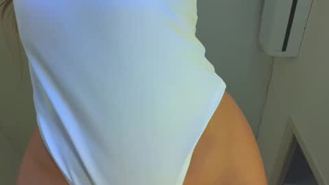 Snapshot of lili__roze_ chatting on September 12, 5:41 am lili__roze_ online show from September 12, 5:41 am