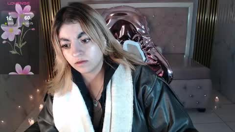 Snapshot of lili_conor_s chatting on September 9, 3:28 am Lili online show from September 9, 3:28 am