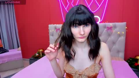 Snapshot of lili_flowerr chatting on January 10, 8:51 am Lilli follow me kiss online show from January 10, 8:51 am