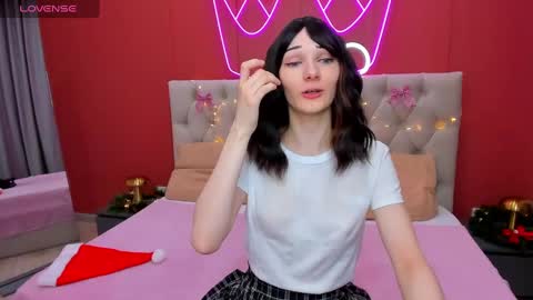 Snapshot of lili_flowerr chatting on January 2, 8:49 am Lilli follow me kiss online show from January 2, 8:49 am