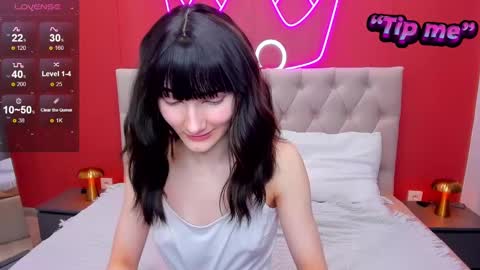 Snapshot of lili_flowerr chatting on January 25, 8:53 am Lilli follow me kiss online show from January 25, 8:53 am