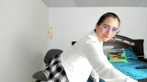 liliamilf online show from December 18, 10:24 pm