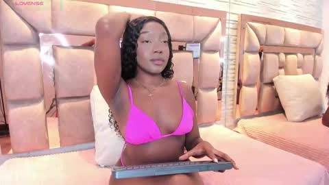 LILIAN  online show from December 1, 7:49 pm