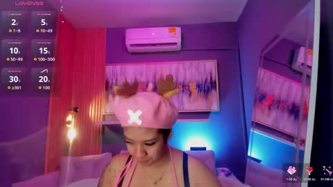 holis soy lily chang no olvides el pulgar arriba es muy importante para mi 3 independent model online show from June 4, 6:56 pm