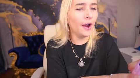 Snapshot of lilielfie chatting on September 9, 6:02 am lilielfie online show from September 9, 6:02 am