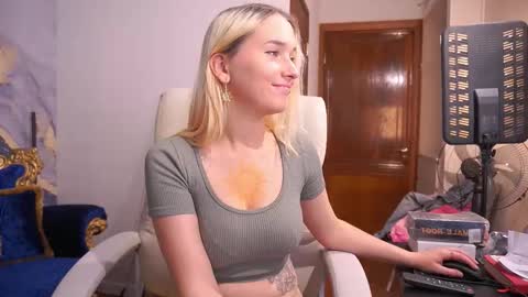 Snapshot of lilielfie chatting on October 3, 1:27 pm lilielfie online show from October 3, 1:27 pm