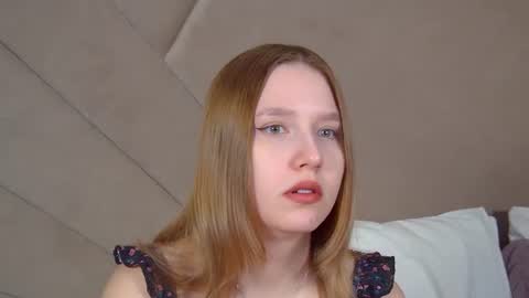 LiliLinn online show from July 18, 4:49 am