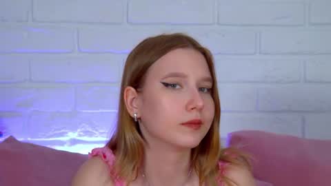 LiliLinn online show from June 20, 9:46 am