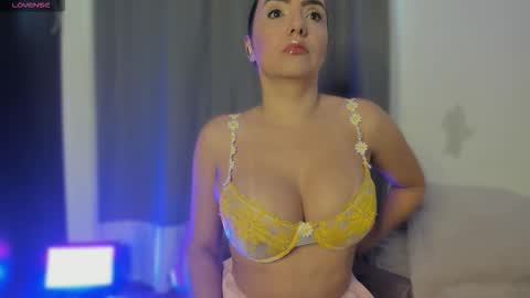 lilirouse online show from March 16, 1:04 pm