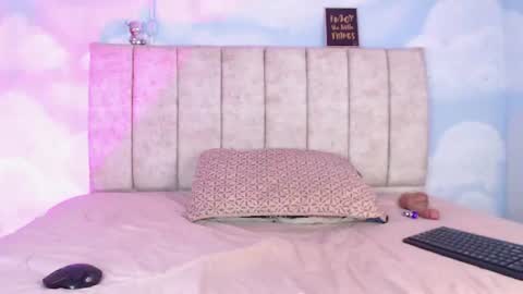 lilirousee online show from June 13, 7:33 pm