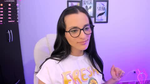 Snapshot of lilith01_ chatting on January 4, 8:27 pm Leidy online show from January 4, 8:27 pm