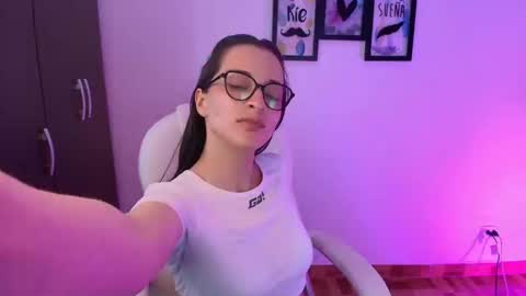 Snapshot of lilith01_ chatting on March 6, 11:09 pm Leidy online show from March 6, 11:09 pm
