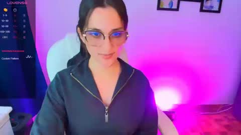 Snapshot of lilith01_ chatting on October 14, 10:45 pm Leidy online show from October 14, 10:45 pm