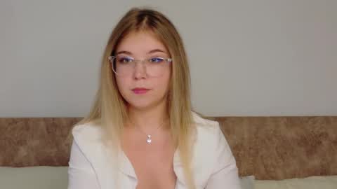 Lilith Bonheur online show from February 12, 2:02 am