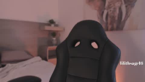 lilith_sage_ online show from July 11, 8:31 pm