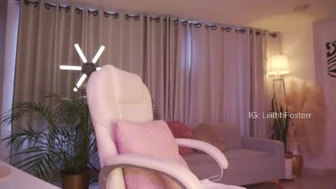 Lili  online show from July 7, 9:06 pm